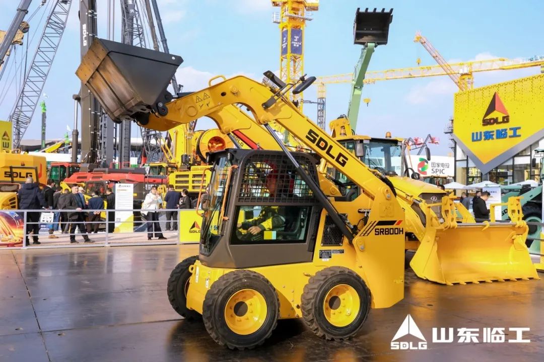 SDLG SR800H skid steer loader: flexible and versatile, a smart urban construction tool