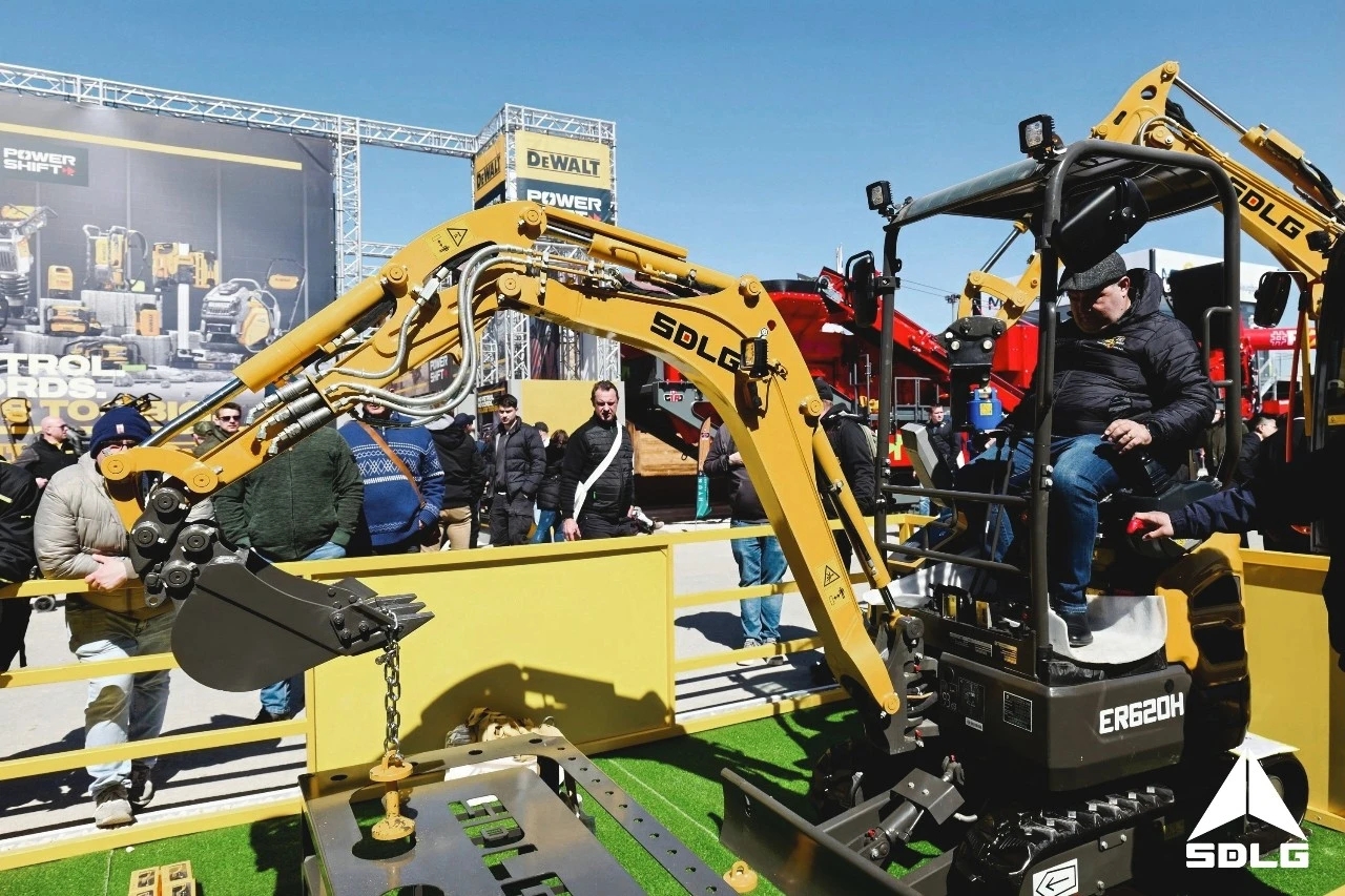 SDLG showcases its international strength at the CE certification ceremony of the 2025 BMW Exhibition in Germany