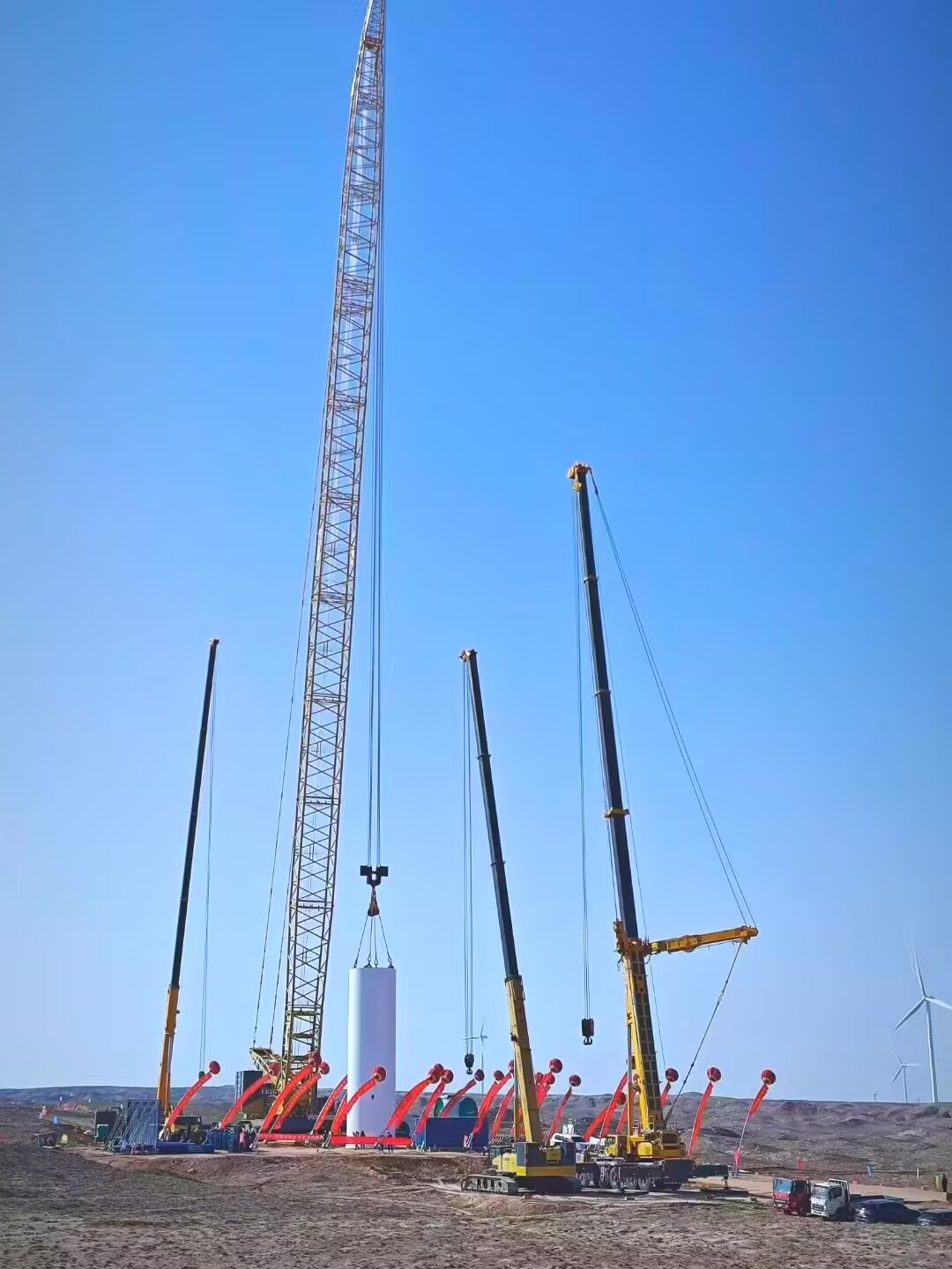 Zero deviation of 'lifting heavy as light'! XCMG crawler crane staged a 'construction blockbuster'