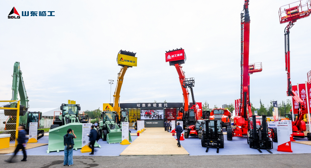 SDLG made a grand appearance at BICES 2025, showcasing its full range of high-end smart products.